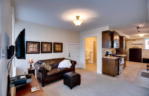 South Lethbridge Apartment | Historic Cozy Suite: Guest Rated 10/10 with Kitchen Access