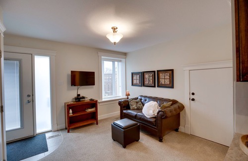 South Lethbridge Apartment | Historic Cozy Suite: Guest Rated 10/10 with Kitchen Access