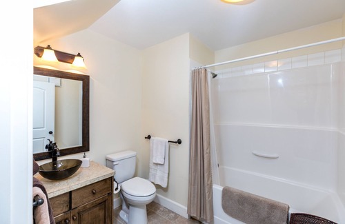 South Lethbridge Apartment | Historic Cozy Suite: Guest Rated 10/10 with Kitchen Access