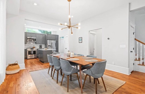 Oakland House | Historic Craftsman Getaway Steps from Atlanta Attractions