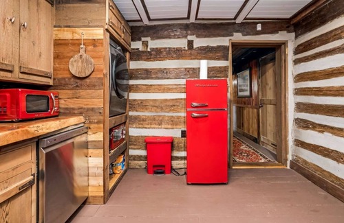Arrington Cabin | Charming Historic Creekside Cabin with Family-Friendly Amenities