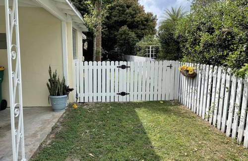 Mount Dora House | Historic District Bungalow - Walk to Downtown & Pet Friendly