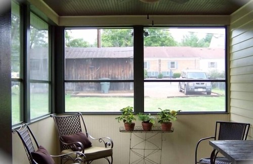 Abingdon Cottage | Historic District Retreat - 9.8 Rated with Spa & Kitchen