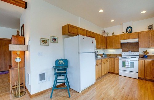 Ocean Park House | Historic District Retreat - Steps from Willapa Bay!
