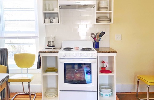 Northampton Apartment | Historic Downtown Gem with Pet-Friendly Amenities & Spa