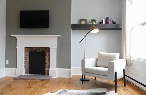 Downtown Halifax Apartment | Historic Downtown Apartment with Family & Pet-Friendly Amenities