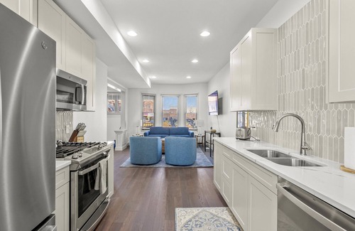 Cedar Falls House | Renovated Historic Downtown Brownstone - A Guest Favorite!