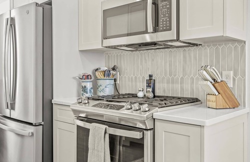Cedar Falls House | Renovated Historic Downtown Brownstone - A Guest Favorite!