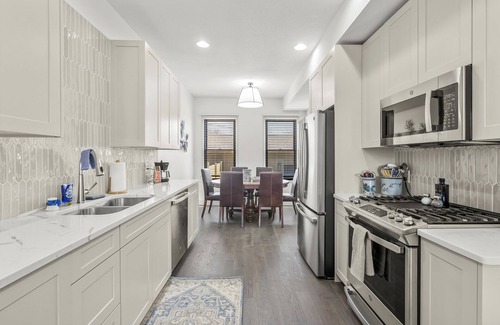 Cedar Falls House | Renovated Historic Downtown Brownstone - A Guest Favorite!