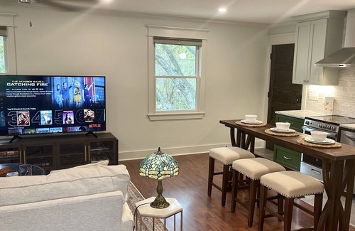 Hattiesburg Apartment | Explore the Historic Downtown Carriage House Experience