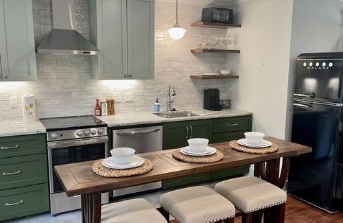 Hattiesburg Apartment | Explore the Historic Downtown Carriage House Experience