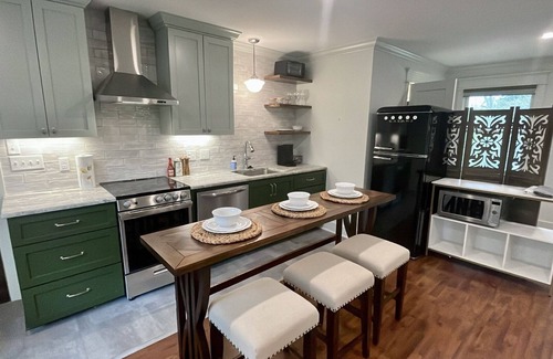 Hattiesburg Apartment | Explore the Historic Downtown Carriage House Experience