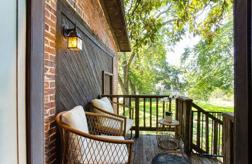 Athens Cottage | Historic Downtown Carriage House near UGA - Top Rated Stay