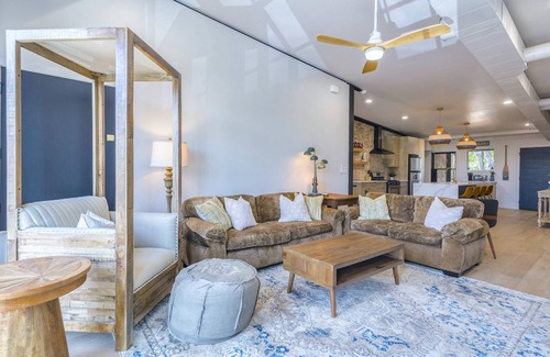 Hutto House | Historic Downtown Hutto Townhome - Modern Comfort Meets Small-Town Charm