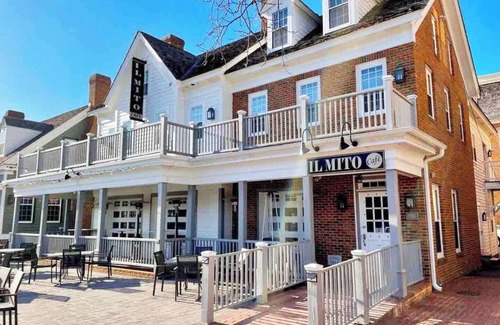 Delafield Apartment | Enchanting Studio with Lake View & Spa-Like Bath Retreat