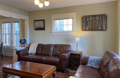 Astoria Apartment | Historic Downtown Riverview Flat: Guest Rated 10/10!