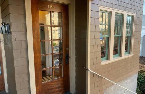 Astoria Apartment | Historic Downtown Riverview Flat: Guest Rated 10/10!