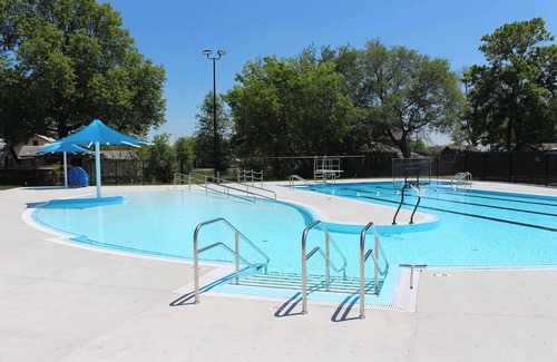 Yates Center Apartment | Cozy Downtown Apartment: Your Ideal Suite Retreat Awaits