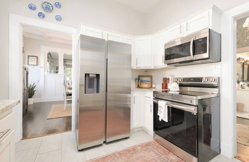 Springfield House | Historic Retreat, Steps from Downtown Jax - Pet Friendly!