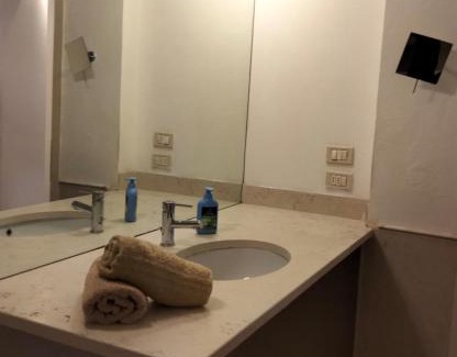 L'antico Ghetto Ebraico Apartment | Historic Suite with Child-Friendly Amenities Awaits You
