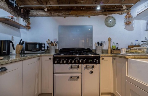 Looe House | Historic Elizabethan house very close to the beach