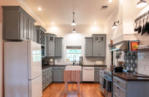 Red Rock Other | Historic Farmhouse with Modern Comfort & Family-Friendly Amenities
