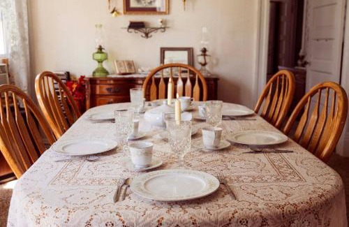 Polk County House | Peaceful Farmhouse Getaway with Fire Pit - Pet Friendly