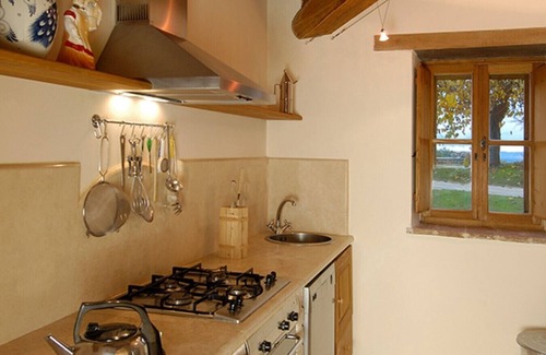 Amelia House | Historic Borgo Retreat with Lake Views & Spa Amenities