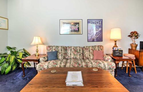 San Jacinto Apartment | Historic Galveston Apartment with Spa - Steps from The Strand!