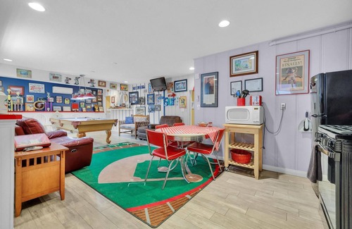 Bankers Hill House | Historic Gem in Little Italy with Spa and Pool Amenities