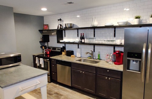 LaSalle Park House | Historic Haven: Modern Chic with Spa and Family Amenities