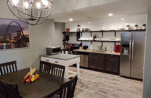 LaSalle Park House | Historic Haven: Modern Chic with Spa and Family Amenities