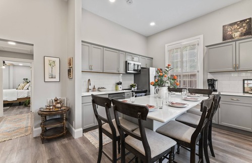 Murfreesboro Cottage | Historic High Tea Cottage with Hot Tub & Inviting Patio