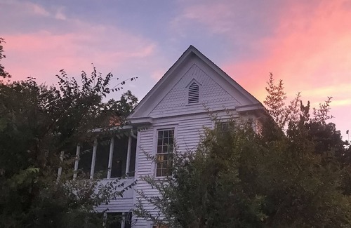Bastrop House | Historic Bastrop Home Near Austin with Spa & Breakfast