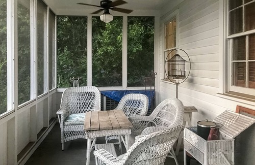 Bastrop House | Historic Bastrop Home Near Austin with Spa & Breakfast