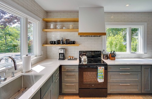 Coxsackie House | Historic Home in Coxsackie with Hudson River Views & Spa