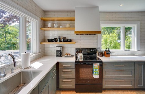 Coxsackie House | Inviting Historic Home with Hudson River Views in Coxsackie