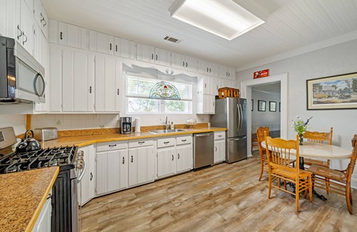 Jasper House | Historic Downtown Jasper Home with Patio & Mountain Views