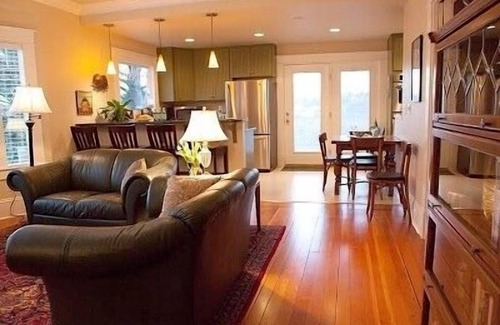 Newport House | Inviting Historic Home in Nye Beach with Ocean Views & Hot Tub