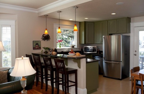 Newport House | Inviting Historic Home in Nye Beach with Ocean Views & Hot Tub