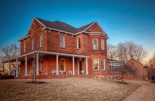 Alto Pass House | Historic Home with Modern Decor & Pool Near Wine Trail