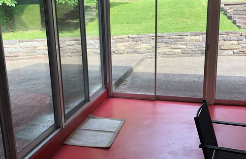 Everett House | Discover a Historic Retreat with Pet-Friendly Perks