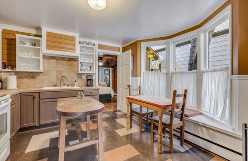 Glenwood Springs House | Historic Home Steps from Downtown with Kitchen Access