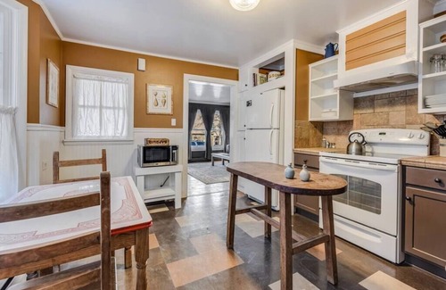 Glenwood Springs House | Historic Home Steps from Downtown with Kitchen Access
