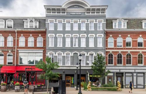Bangor Apartment | Historic Hotel Room with King Bed & Market Square Views