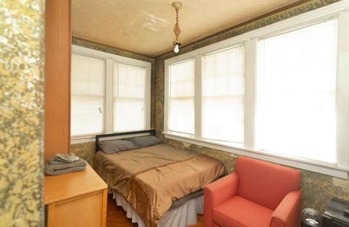 Tuskegee House | Historic House on the Hill: Family-Friendly Retreat