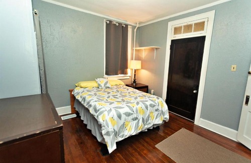 Tuskegee House | Historic House on the Hill: Family-Friendly Retreat
