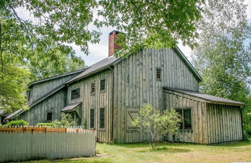 Taghkanic House | Historic Hudson Valley Barn with Relaxing Grounds & Pool