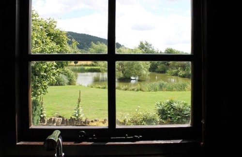 Hereford Cottage | Guest Rated 10/10: Historic Cider Press Near the Wye River