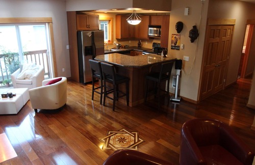 Olde Town House | Historic Issaquah: Guest Rated 10/10 with Spa & Breakfast